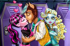 Поцелуи Дракулауры - Draculaura First Kiss